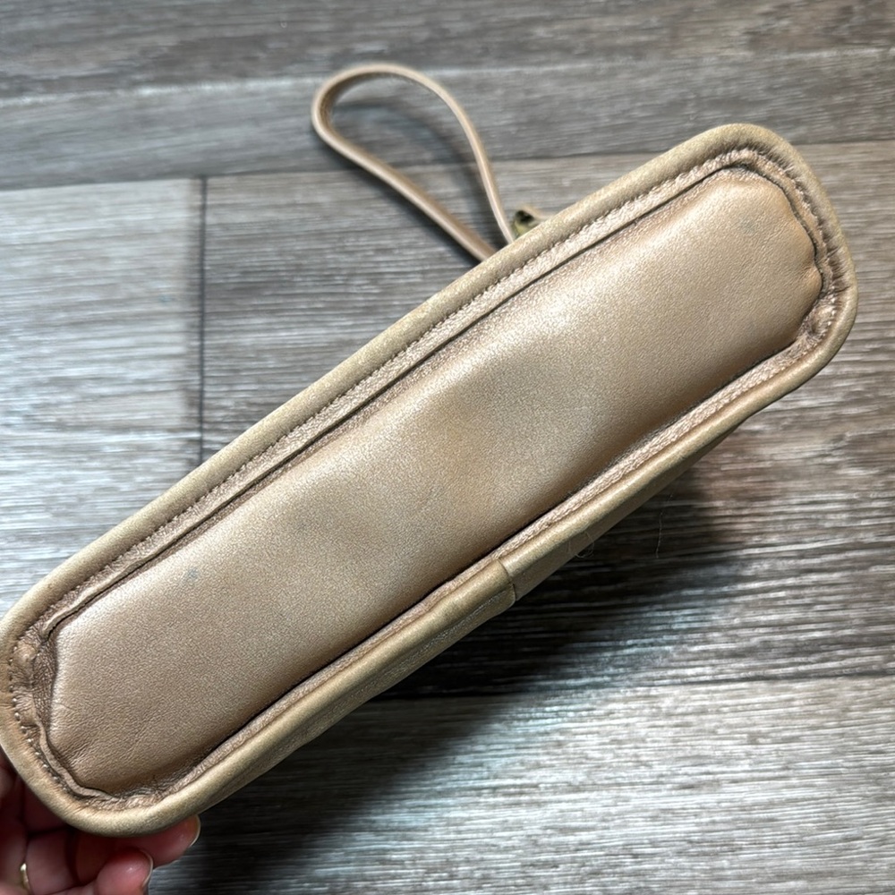 HOBO Elegant Tan Wristlet Clutch genuine leather - Picture 8 of 9